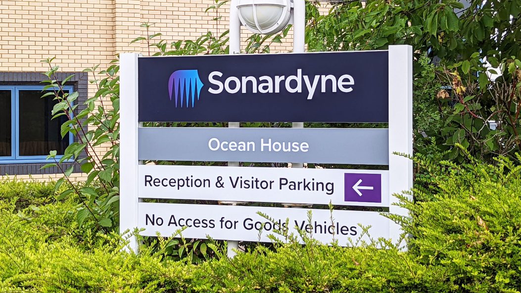 Sonardyne Direction Sign